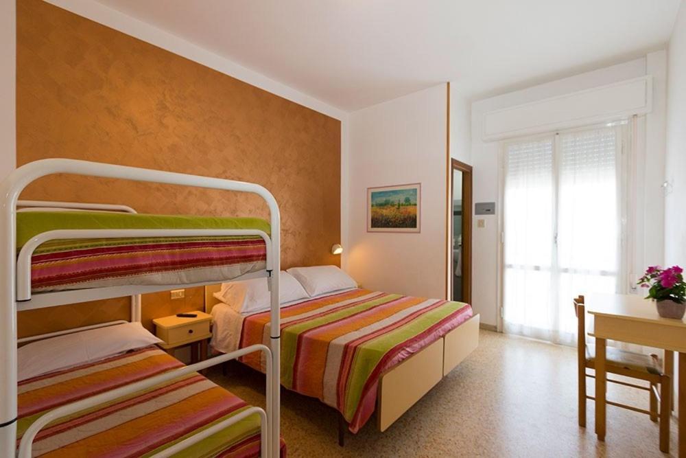 Hotel Cosmos Римини Экстерьер фото
