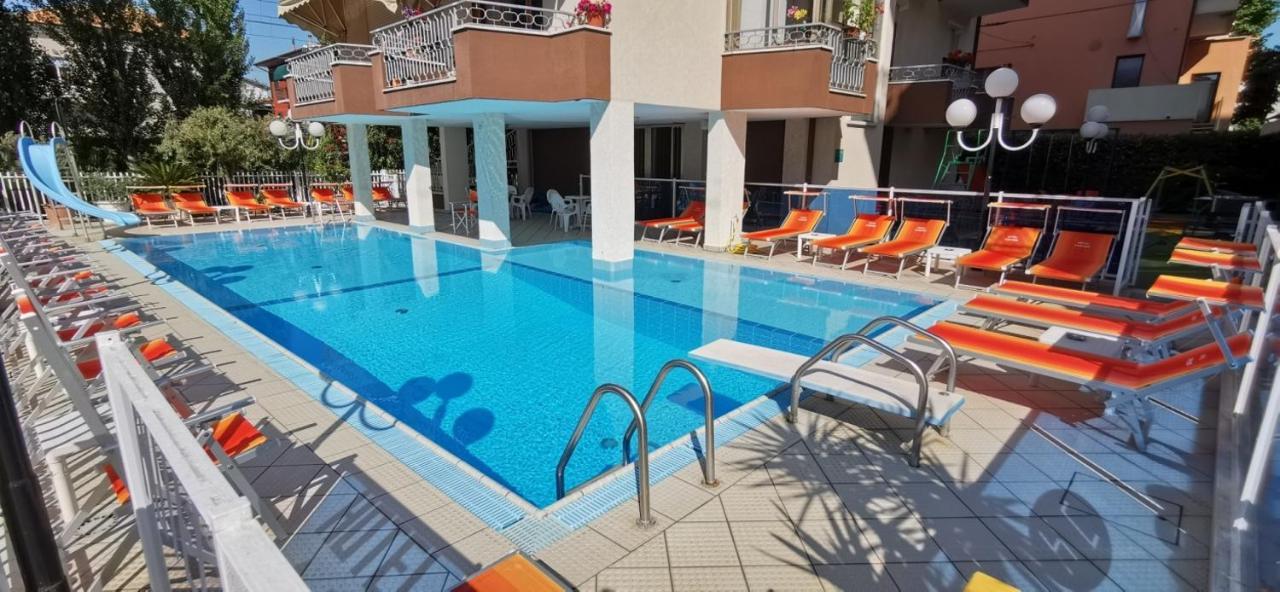 Hotel Cosmos Римини Экстерьер фото