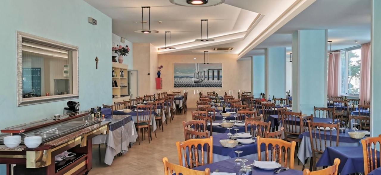 Hotel Cosmos Римини Экстерьер фото