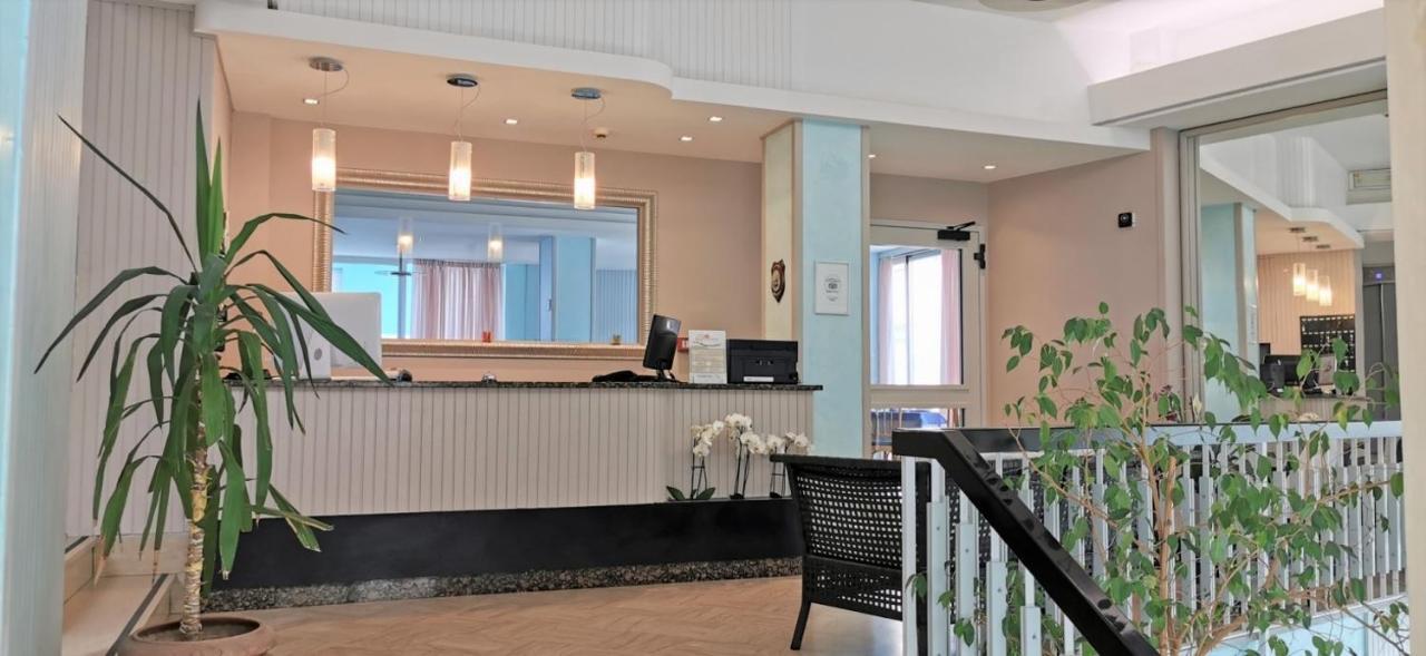 Hotel Cosmos Римини Экстерьер фото