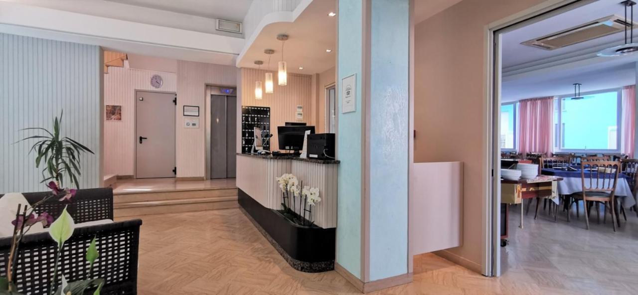 Hotel Cosmos Римини Экстерьер фото