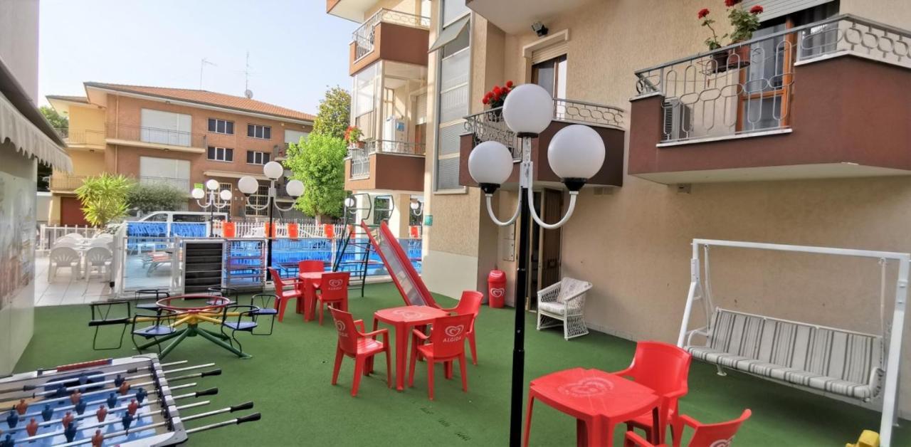Hotel Cosmos Римини Экстерьер фото