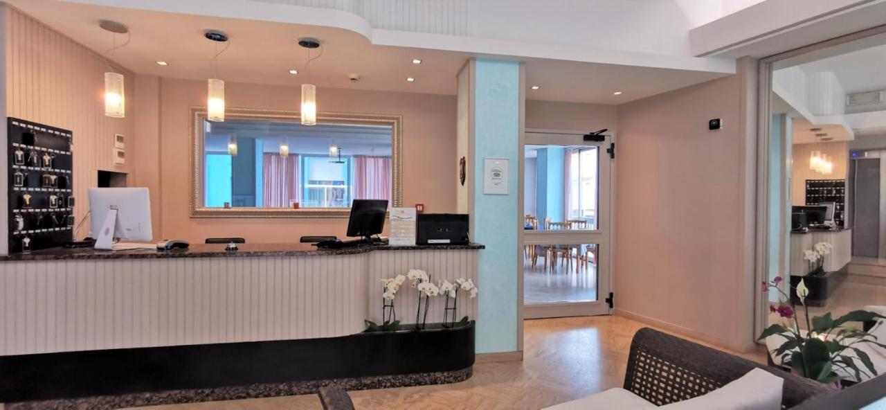 Hotel Cosmos Римини Экстерьер фото